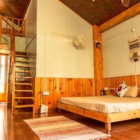 Boho Grove Cafe & Stay, Tirthan Valley Banjar Exterior photo