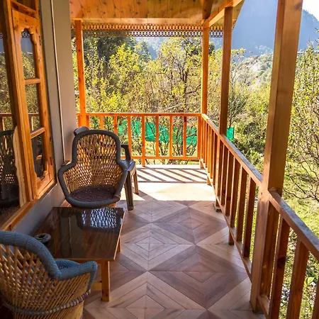 Boho Grove Cafe & Stay, Tirthan Valley Banjar Exterior photo