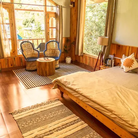 Boho Grove Cafe & Stay, Tirthan Valley Banjar Exterior photo
