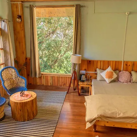 Boho Grove Cafe & Stay, Tirthan Valley Banjar Exterior photo
