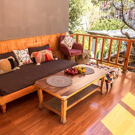 Boho Grove Cafe & Stay, Tirthan Valley Banjar Exterior photo