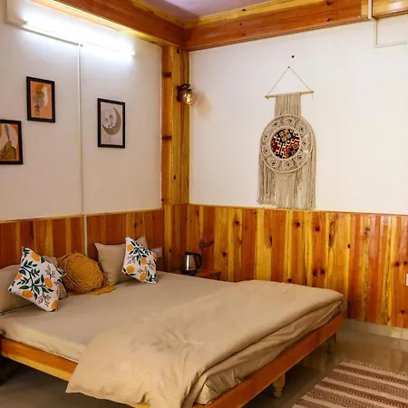 Boho Grove Cafe & Stay, Tirthan Valley Banjar Exterior photo