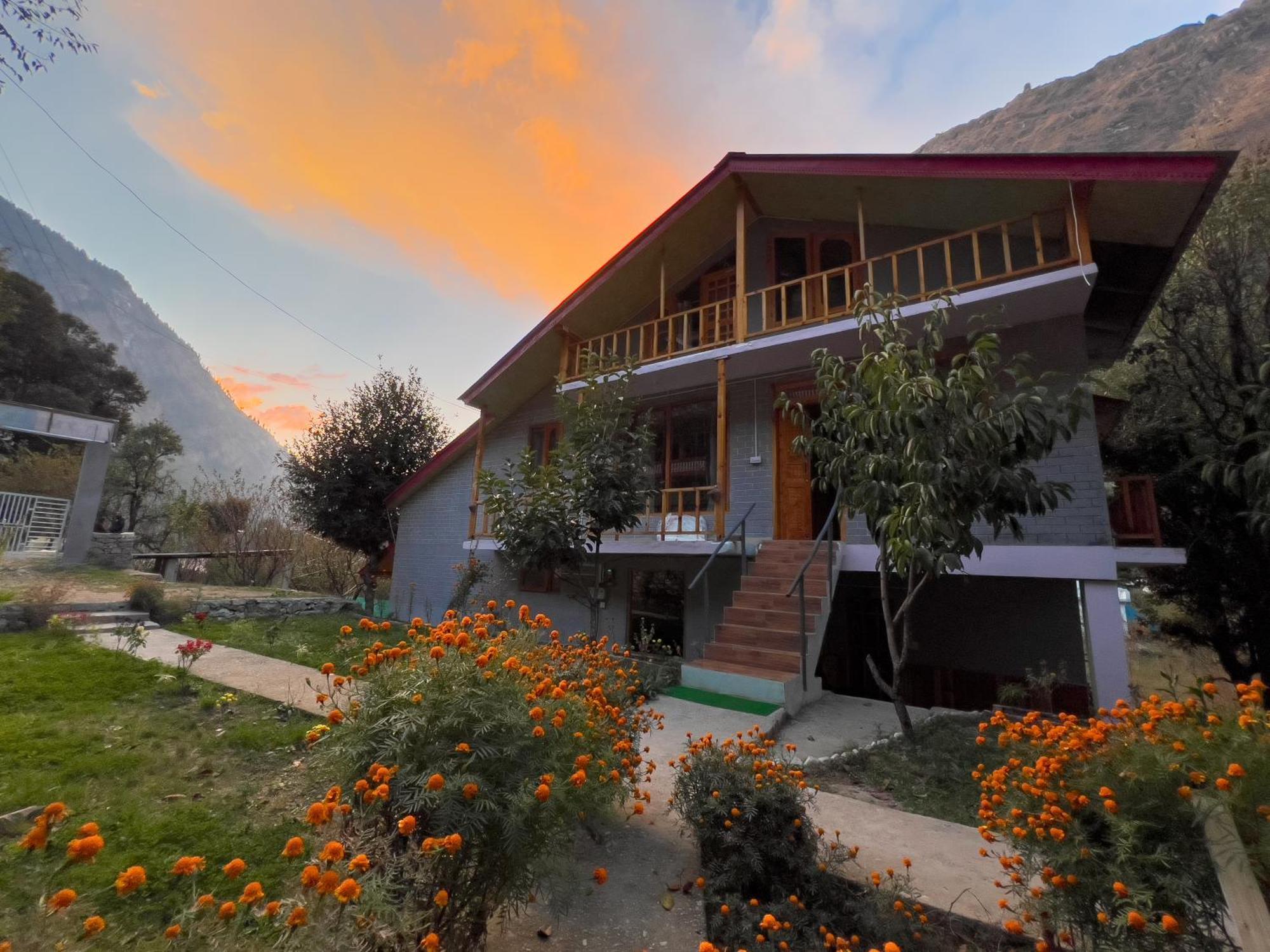 Homestay Boho Grove Cafe & Stay, Tirthan Valley Banjar