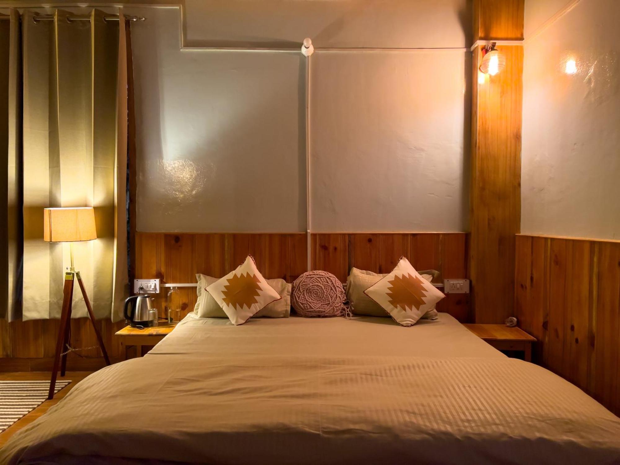 Homestay Boho Grove Cafe & Stay, Tirthan Valley Banjar