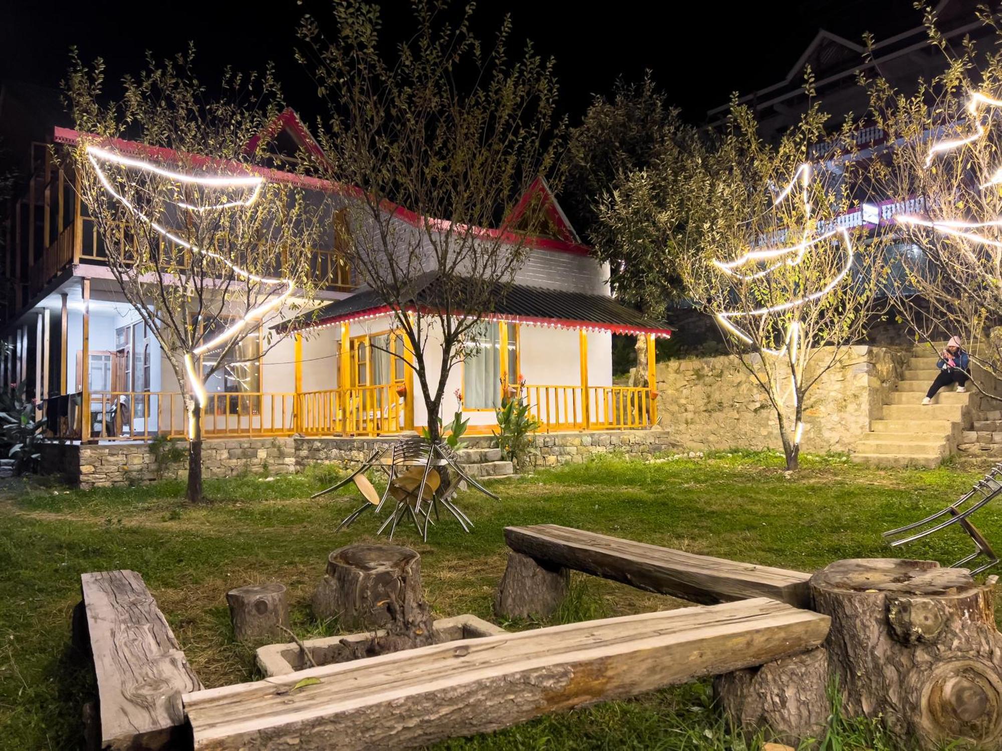 Homestay Boho Grove Cafe & Stay, Tirthan Valley *