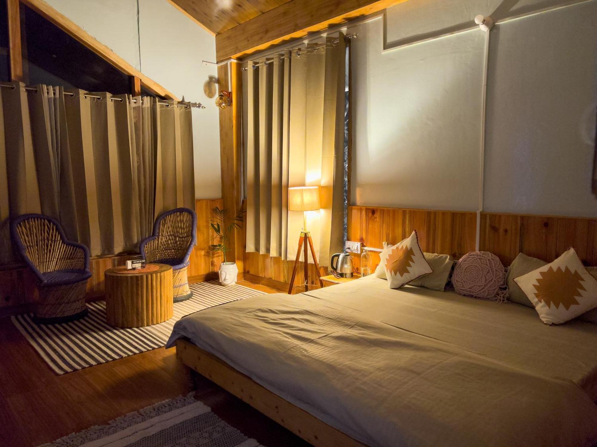 Boho Grove Cafe & Stay, Tirthan Valley Homestay *