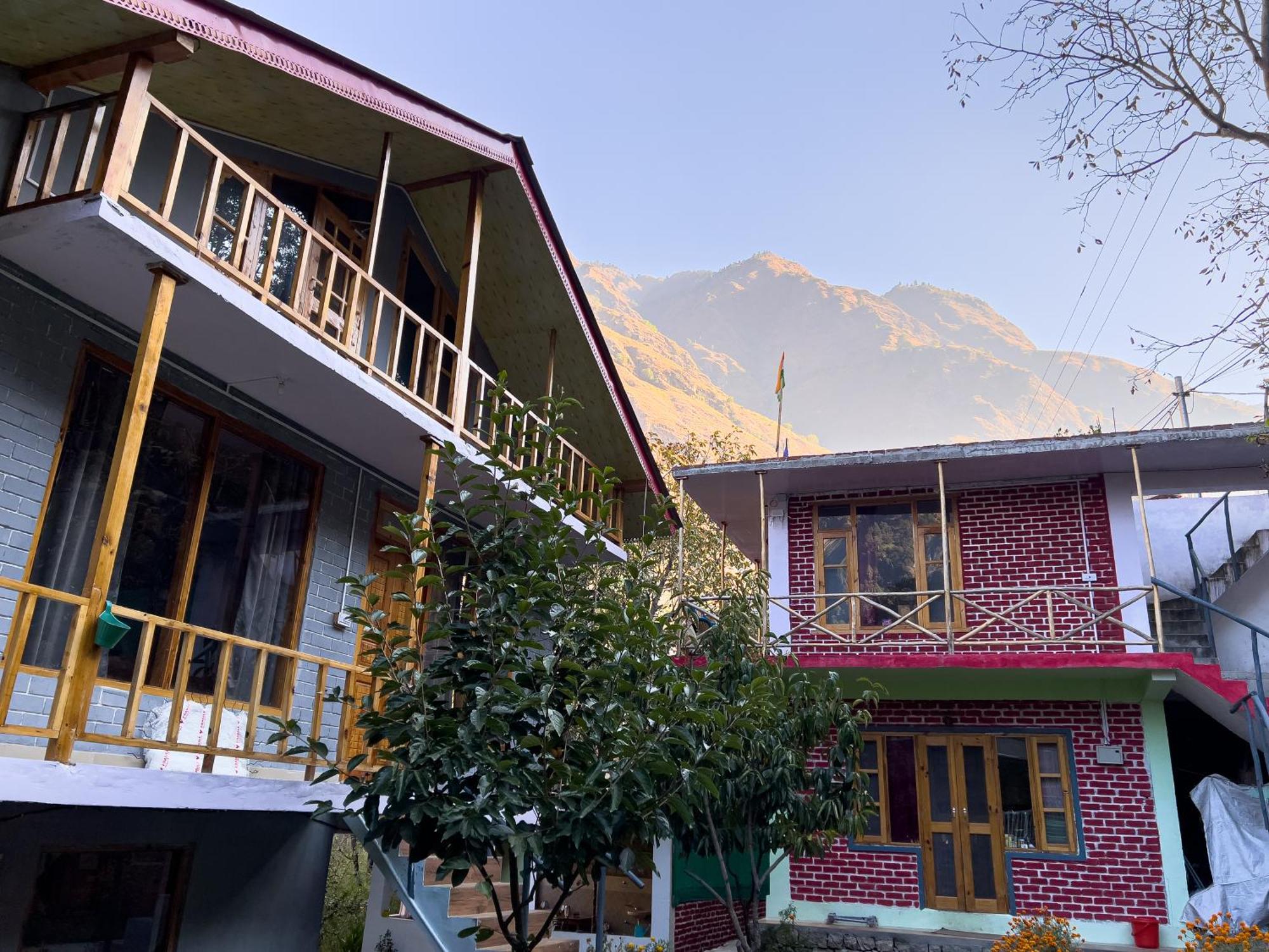 Homestay Boho Grove Cafe & Stay, Tirthan Valley Banjar