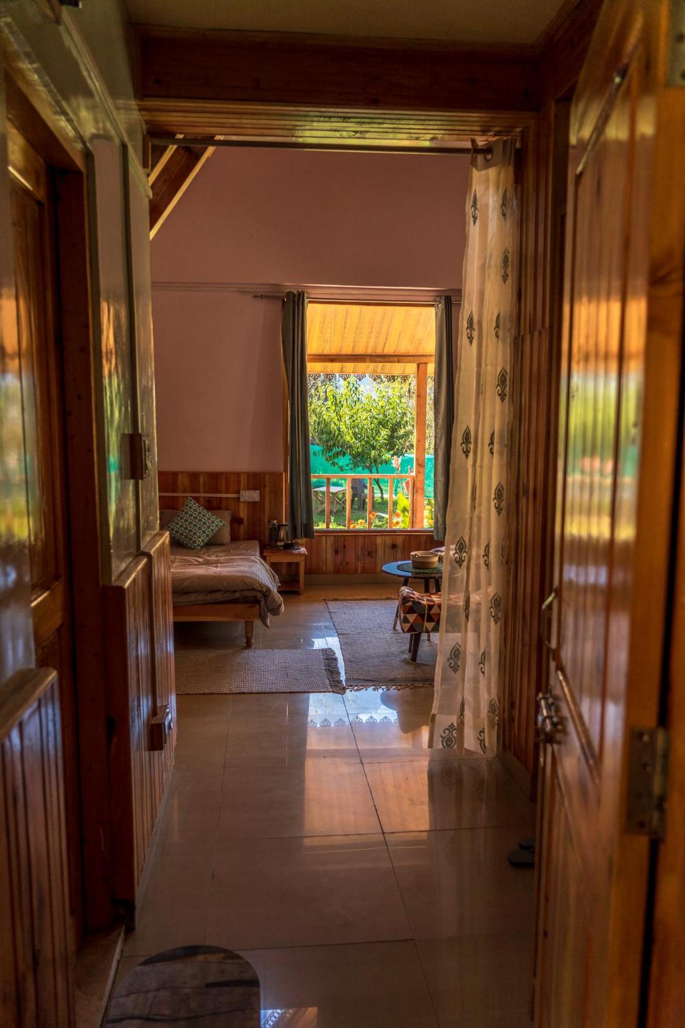 Boho Grove Cafe & Stay, Tirthan Valley