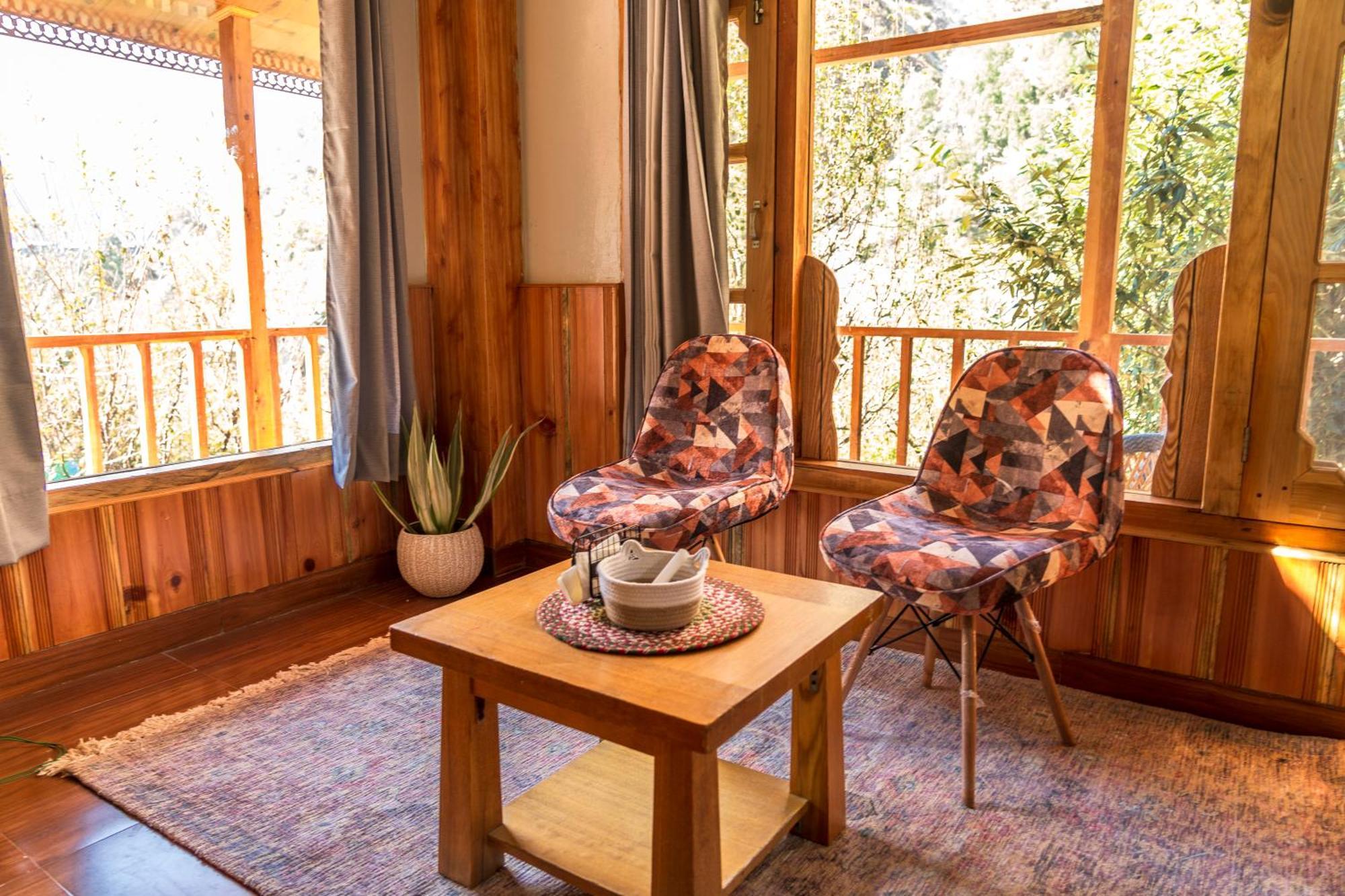Homestay Boho Grove Cafe & Stay, Tirthan Valley
