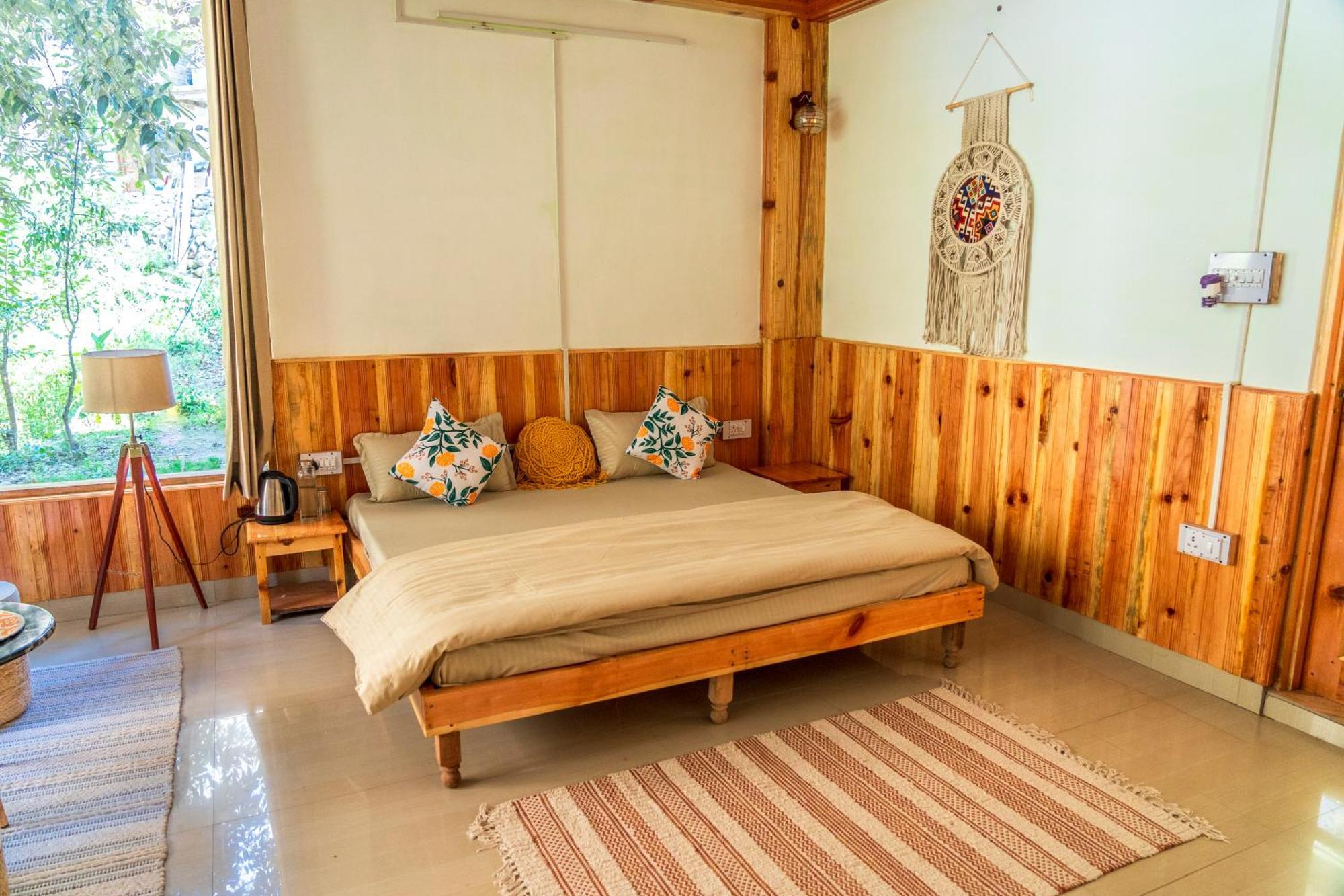 Homestay Boho Grove Cafe & Stay, Tirthan Valley *