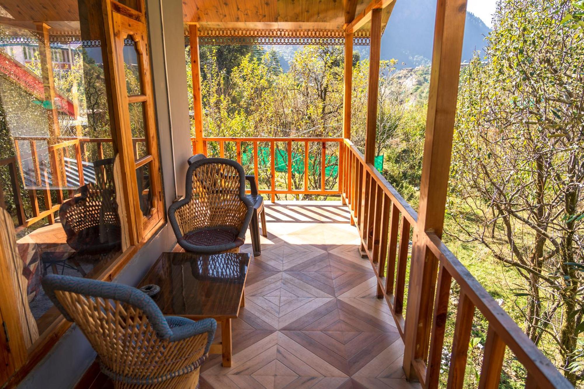 Boho Grove Cafe & Stay, Tirthan Valley * Banjar
