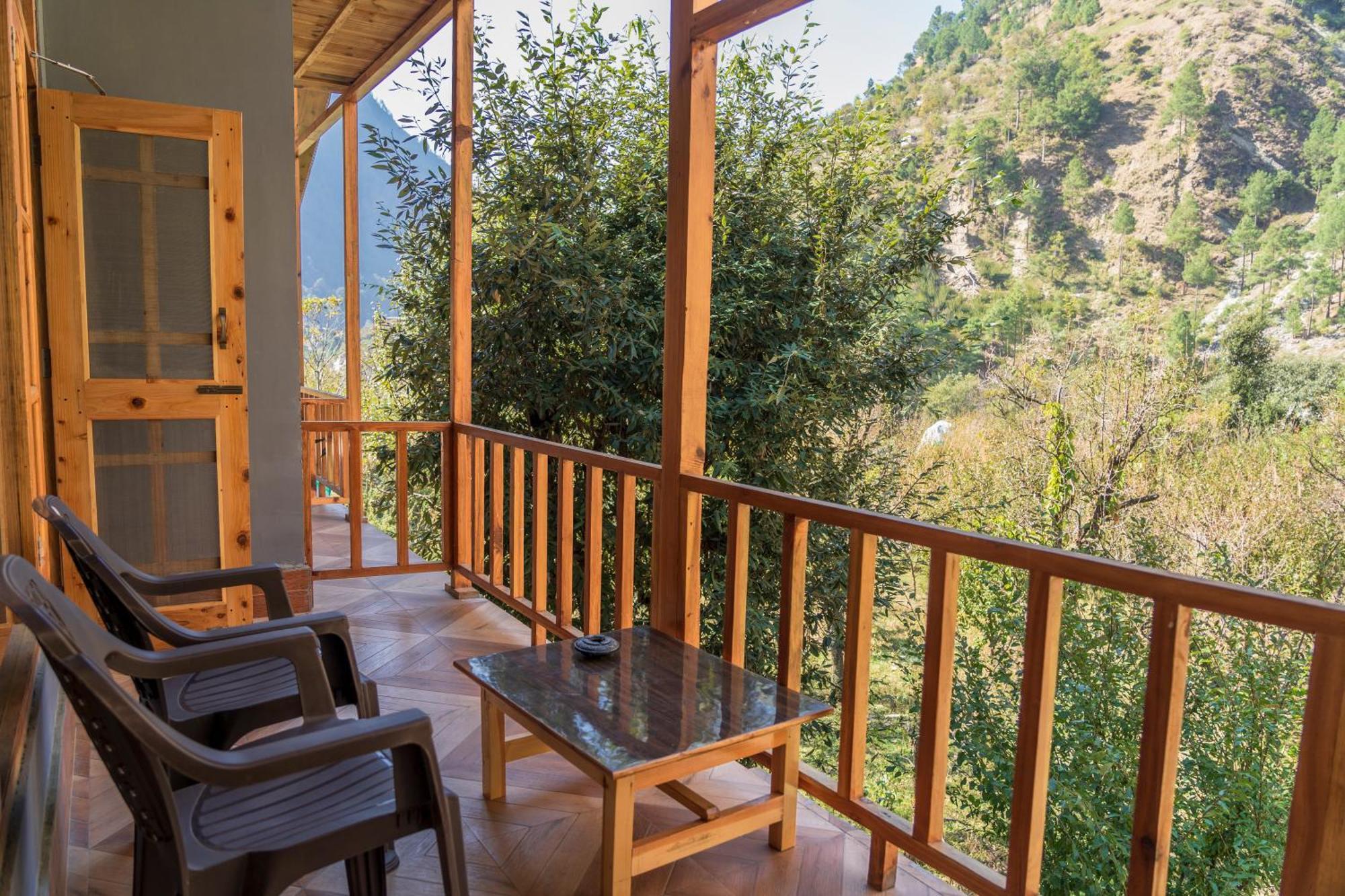 Boho Grove Cafe & Stay, Tirthan Valley Homestay *