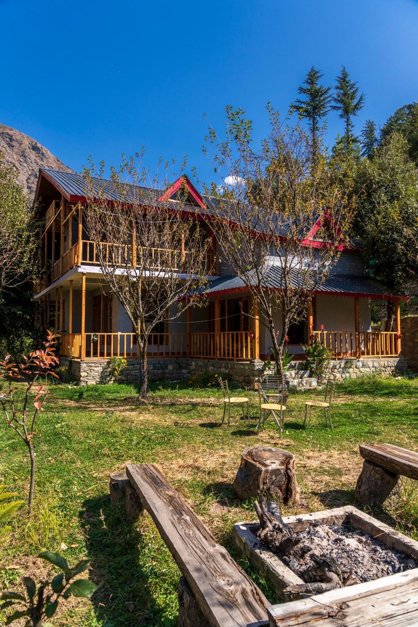 Boho Grove Cafe & Stay, Tirthan Valley Homestay *