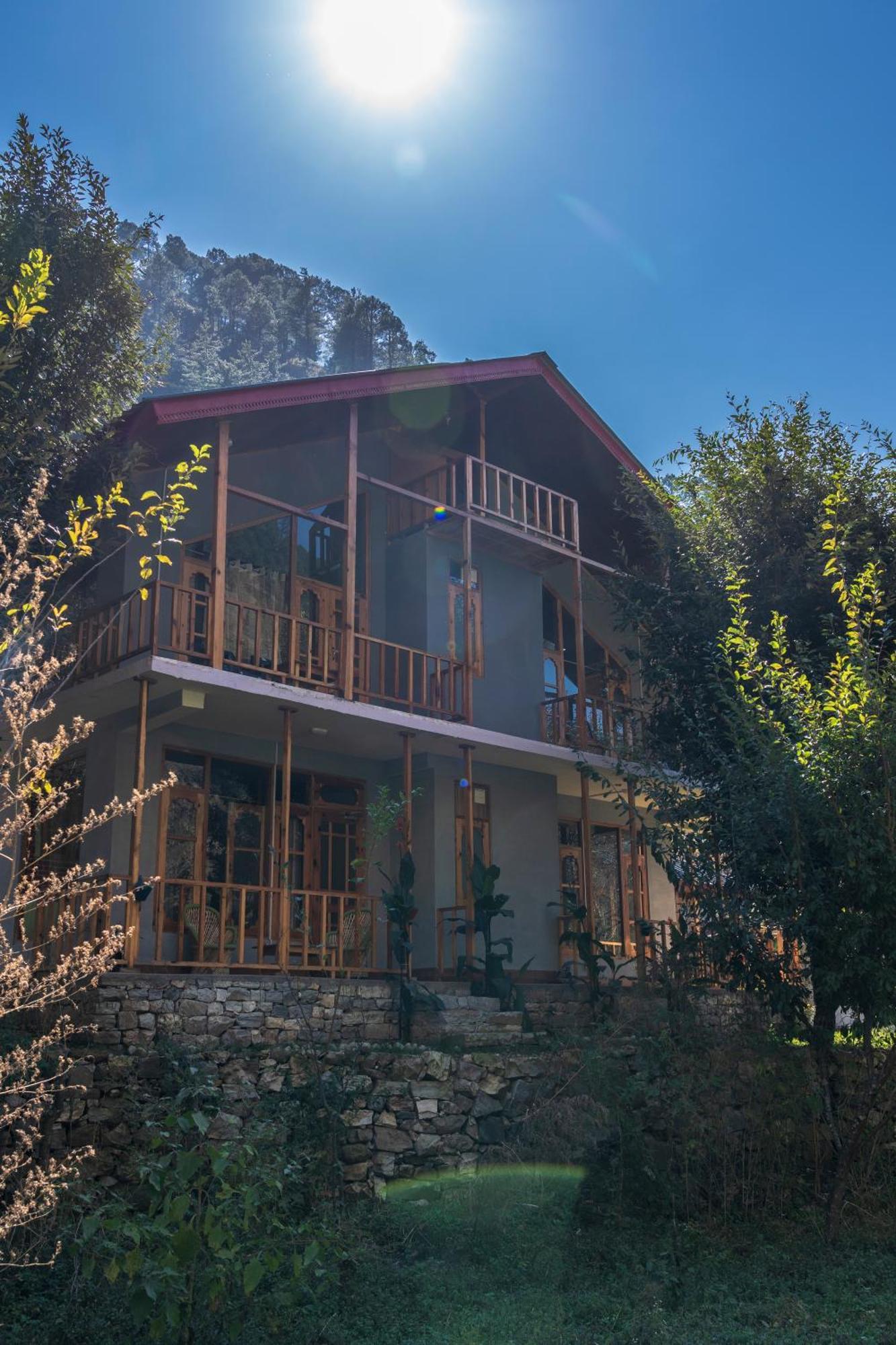 Boho Grove Cafe & Stay, Tirthan Valley