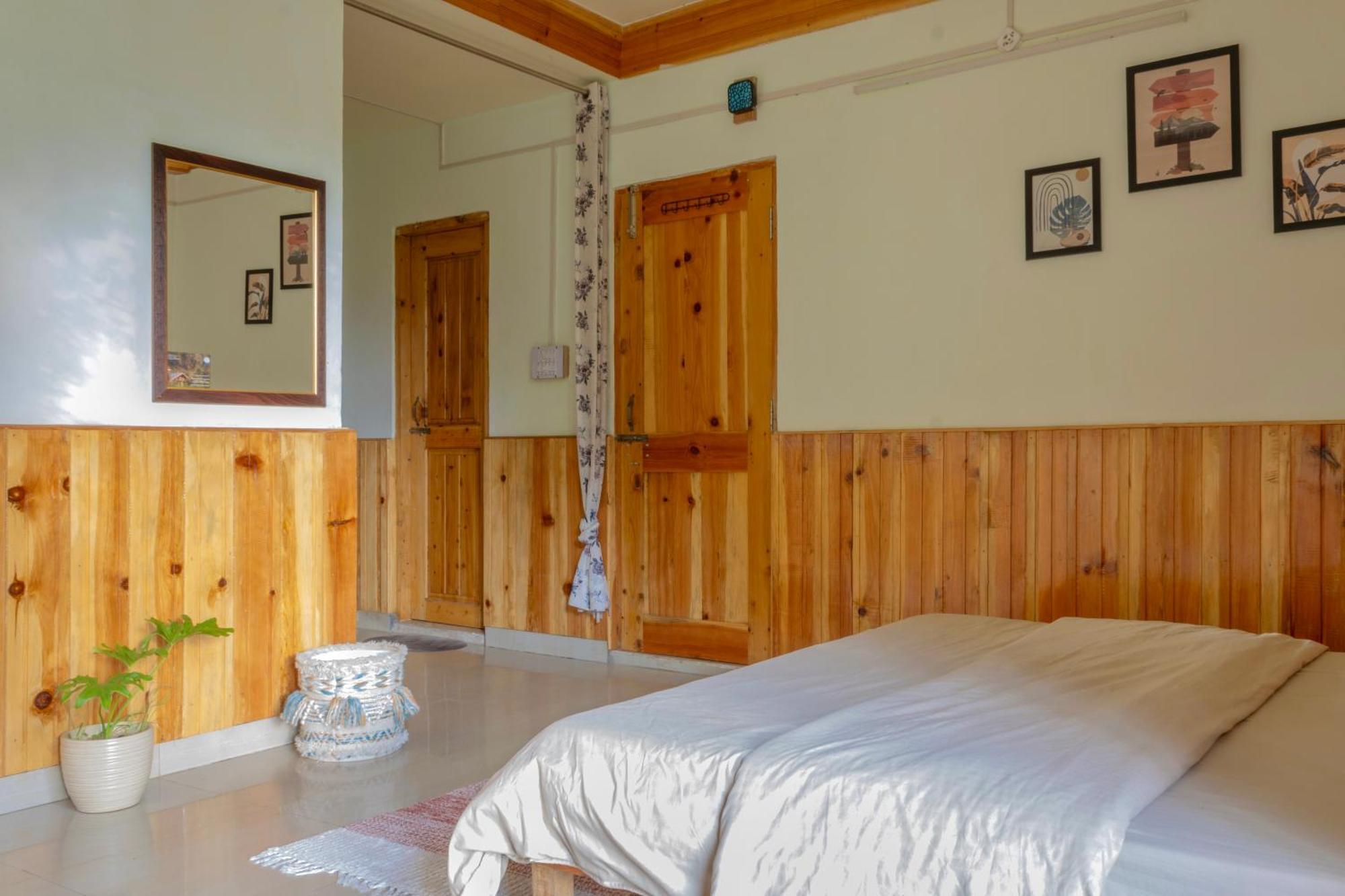 Boho Grove Cafe & Stay, Tirthan Valley Homestay Banjar