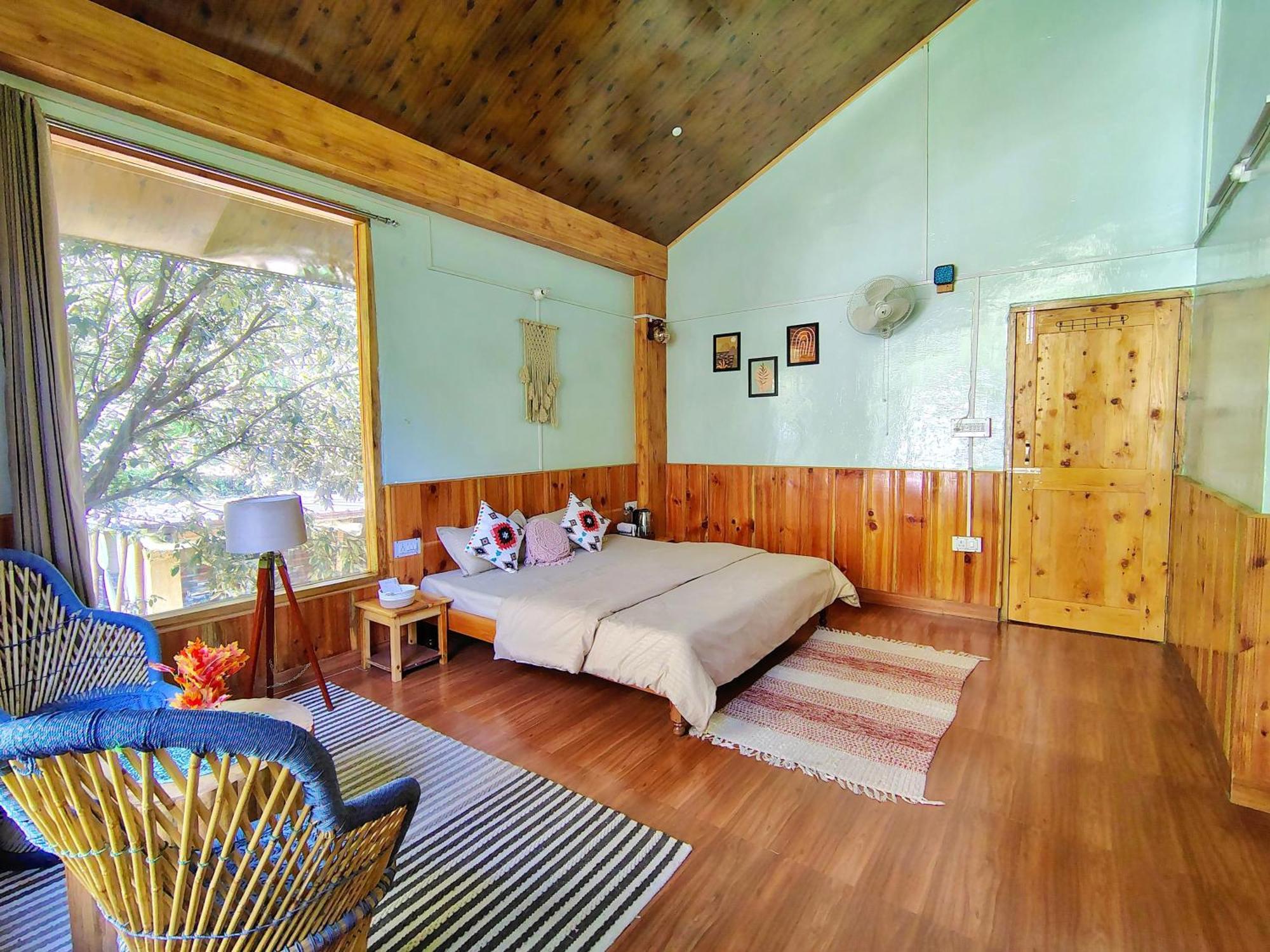 Boho Grove Cafe & Stay, Tirthan Valley Banjar