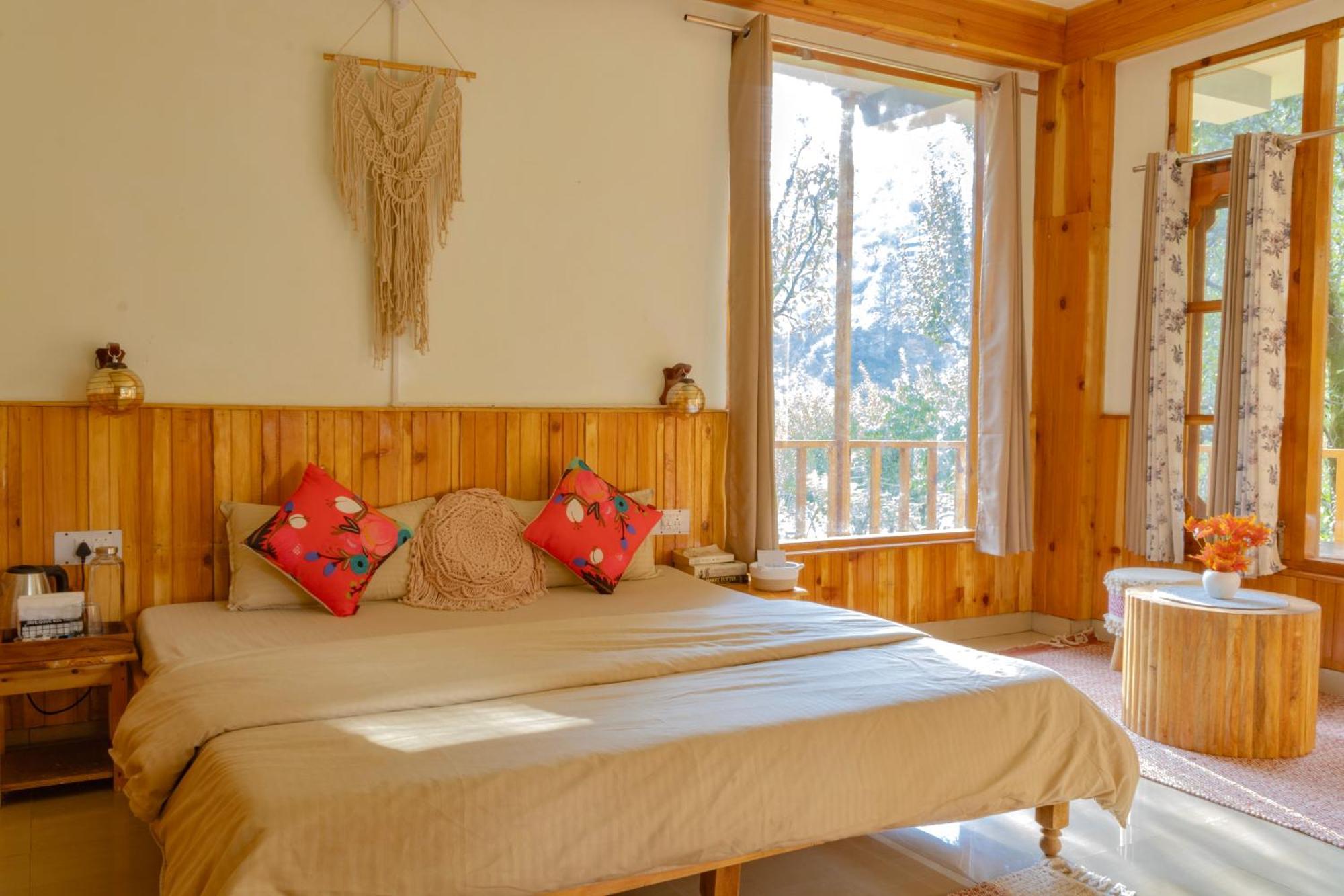 Boho Grove Cafe & Stay, Tirthan Valley Banjar